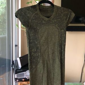 Lululemon Short sleep top